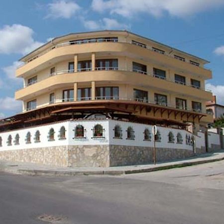 Family Hotel St. Constantine And Helena Ivajlovgrad Exteriér fotografie