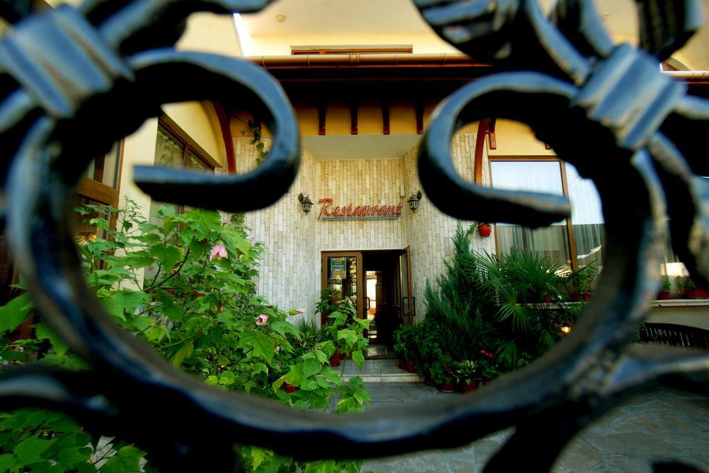 Family Hotel St. Constantine And Helena Ivajlovgrad Exteriér fotografie