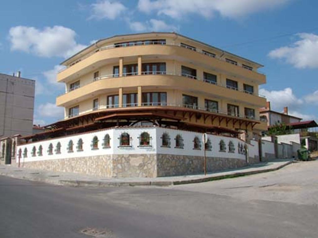 Family Hotel St. Constantine And Helena Ivajlovgrad Exteriér fotografie