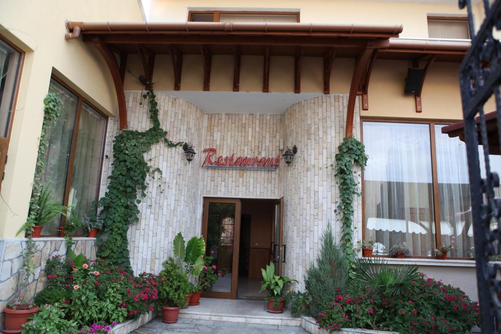 Family Hotel St. Constantine And Helena Ivajlovgrad Exteriér fotografie